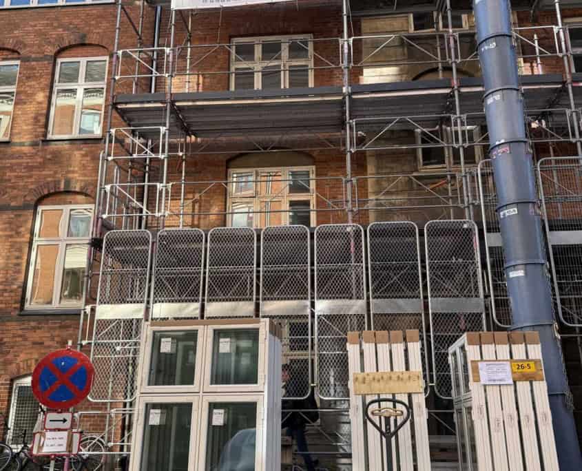 Brohusgade2 Større facaderenovering i Rødovre på etageejendom med stillads