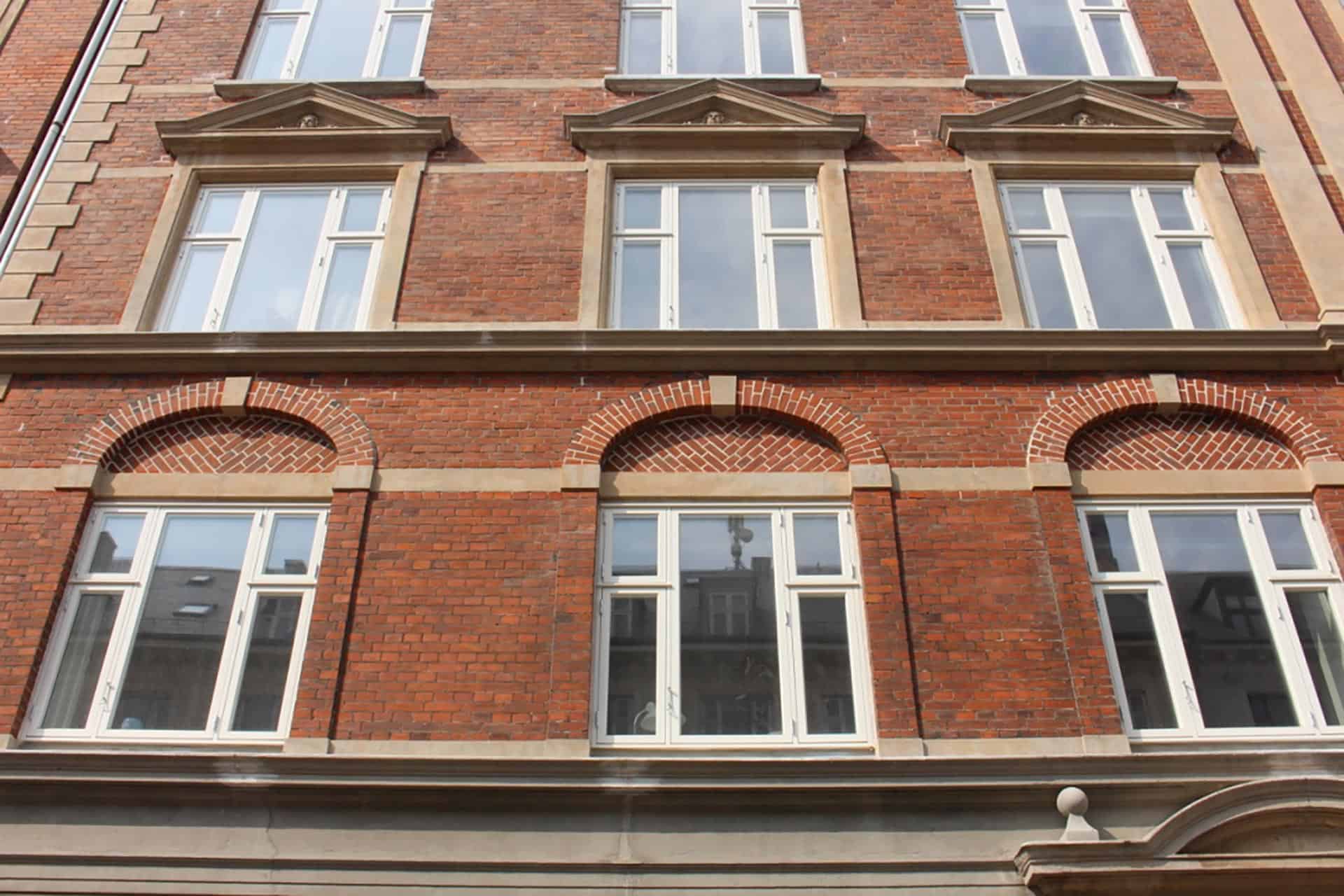 Facaderenovering-murer-cta-forside Facaderenovering af klassisk ejendom med røde mursten i København