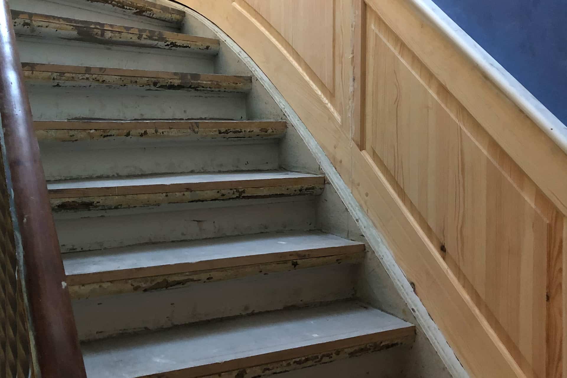 Bygningsrenovering Renovering af gammel trætrappe udført af snedker i København